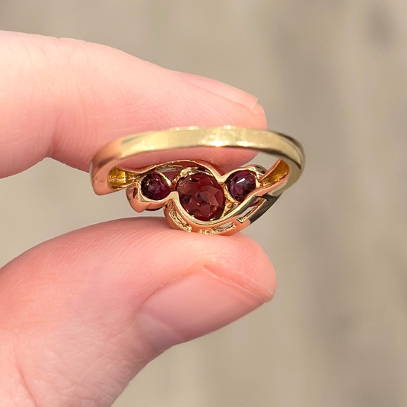 Vintage 14K Garnet Ring, Pyrope Rhodolite Three Stone, Deep Fire Red, Size 6.75 - Picture 15 of 17